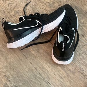 Black Nike Infinity React